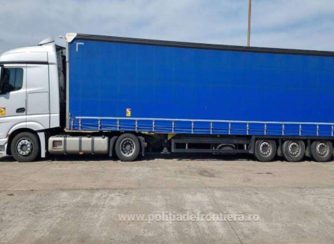 O firmă din Bulgaria a trimis, în Germania, tone de cauciuc uzat. Camionul, oprit în vama Giurgiu