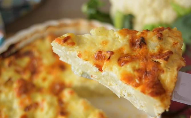 Plăcintă cu brânză, conopidă și ouă. O poți mânca la orice oră. Trebuie s-o încerci neapărat! FOTO: captură video YouTube @ CookingTime 
