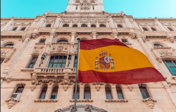 Cum își pot echivala studiile românii din Spania
