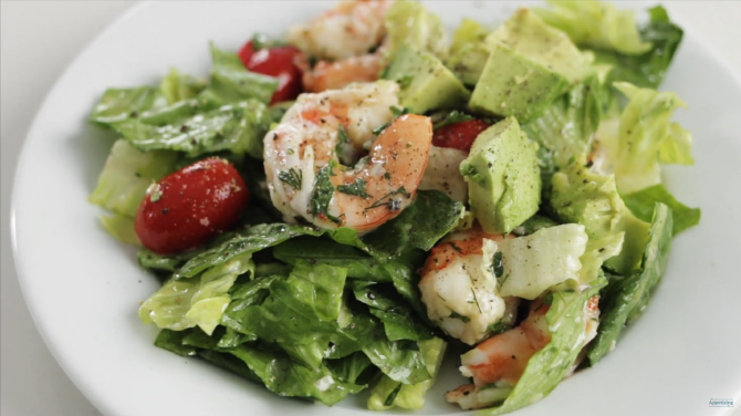 Salată de vară exotică. Are un gust senzaținal, iar ingredientul de bază este perfect pentru siluetă / Foto: Captură video youtube