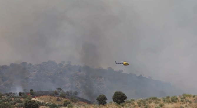 Pompierii se luptă cu incendiile din Spania: 11 sate au fost evacuate din cauza temperaturilor caniculare în Europa