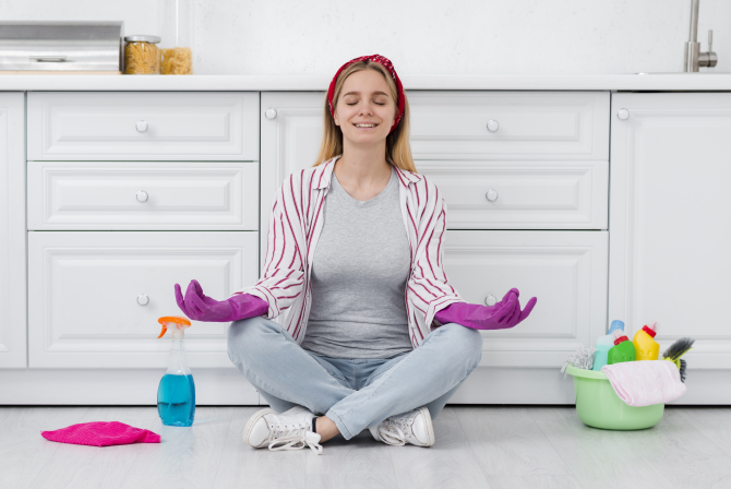 Trucul „Fly Lady” de a-ți curăța casa în 15 minute. Nu te mai chinui ore întregi și aplică această tehnică de la specialiști