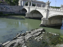 Italia. „Podul lui Nero” a ieșit la suprafață din cauza secetei severe. FOTO: captură video YouTube @WONDER WORLD