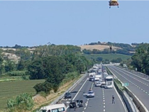Italia. O furgonetă s-a ciocnit cu un camion pe A4. Un român a fost rănit și se află la spital