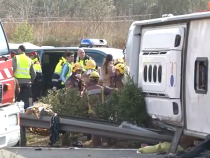 Spania. Autobuz cu 59 de pasageri, răsturnat: 13 morți, printre care și o româncă. Șoferul s-a urcat la volan „obosit și somnoros”