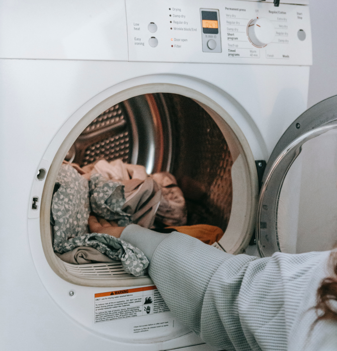 De ce să pui o aspirină în mașina de spălat: Secretul pe care îl știau și bunicile noastre, care te scapă de multe bătăi de cap