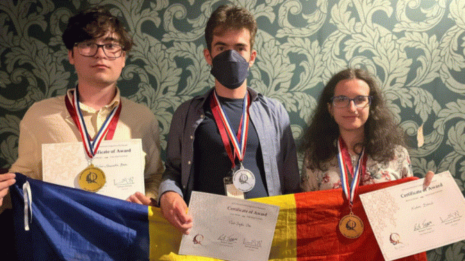 Elevi români, pe podiumul Olimpiadei Internaționale de Lingvistică, cu o medalie de aur, una de argint și una de bronz