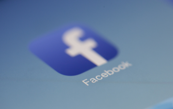 Facebook testează o nouă funcție: Un singur utilizator va putea avea până la cinci profiluri diferite