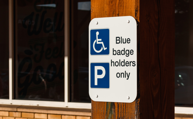 Ecusoanele șoferilor cu dizabilități ar putea fi respinse în unele locuri din Europa / Foto: Unsplash