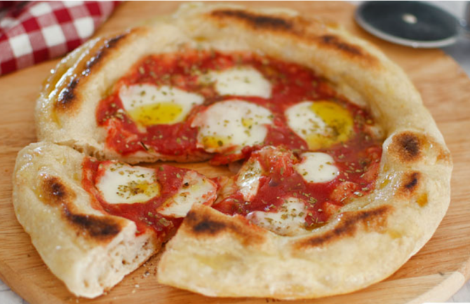 Pizza la tigaie, cea mai tare rețetă - iese exact ca cea făcută la cuptor
