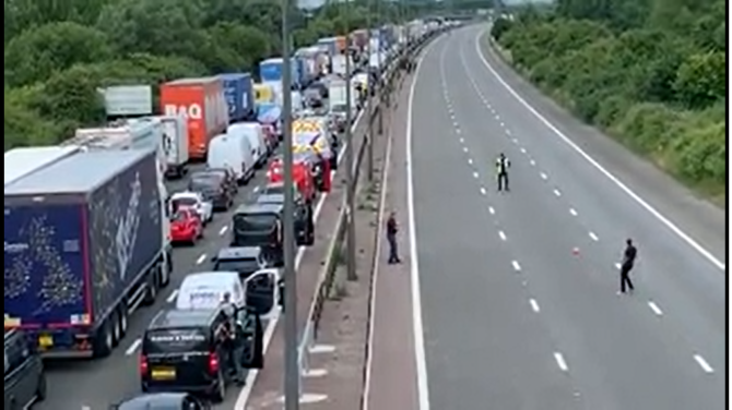 Marea Britanie. Protestatarii față de prețul carburanților vor încetini traficul vineri, cu blocaje rutiere pe M4, M5, M3 și A38 