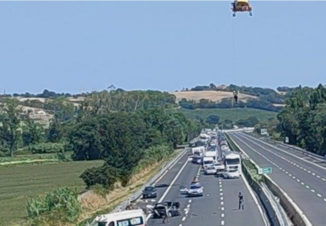 Italia. O furgonetă s-a ciocnit cu un camion pe A4. Un român a fost rănit și se află la spital