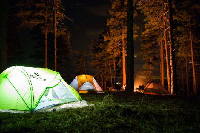 Plănuiți să mergeți cu cortul? Urmați aceste sfaturi ecologice neapărat / Foto: Unsplash