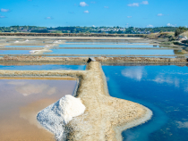 Seceta din Franţa, o binecuvântare pentru producătorii de sare de mare din Guerande / Foto: Unsplash