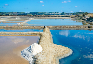 Seceta din Franţa, o binecuvântare pentru producătorii de sare de mare din Guerande / Foto: Unsplash