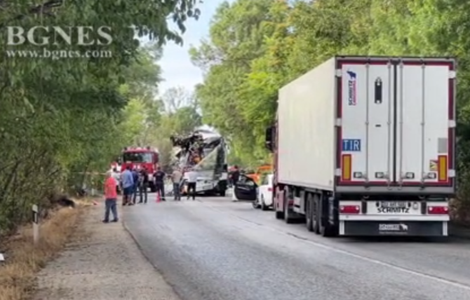 Autocarul implicat în accidentul din Veliko Tîrnovo se îndrepta spre România (sursa foto: dariknews.bg)
