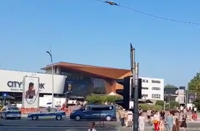 Alertă cu bombă într-un mall din Constanța: Românii, evacuați