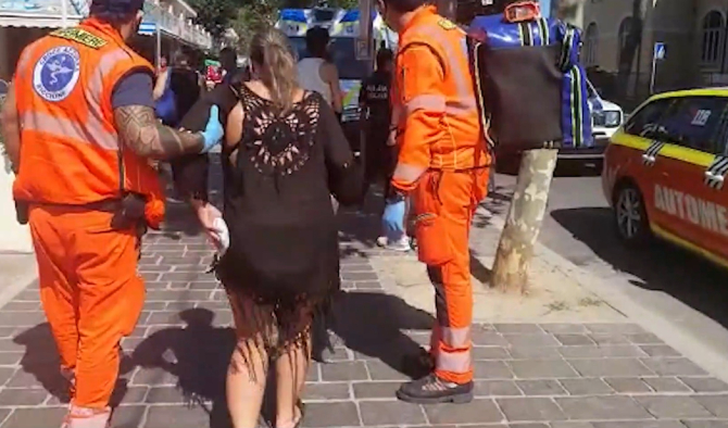 Italia. O chelneriță româncă și o franțuzoaică, atacate pe trotuar de un hoț de mașini, urmărit de poliție 