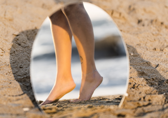 Șase trucuri de la experți pentru a-ți păstra călcâiele netede pentru sezonul de plajă  / Foto: Unsplash