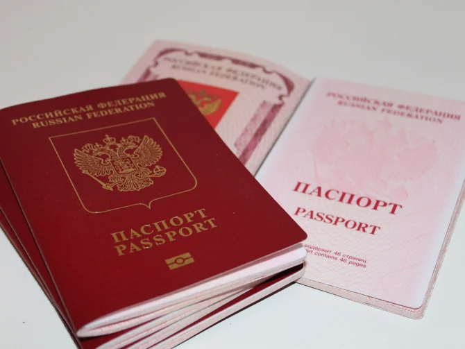 Comisia Europeană: Noi restricţii pentru vizele acordate cetăţenilor ruşi