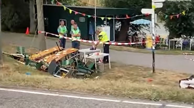 Un camion a intrat într-un grup de oameni în Olanda - două persoane au murit pe loc, iar altele au fost rănite. Sursa - Captura video