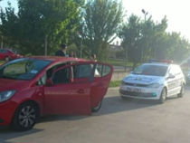 Fiul senatoarei Diana Șoșoacă, urmărit de polițiștii care l-au tras pe dreapta. Tânărul urcase băut la volan. Sursa foto: captura video Digi24