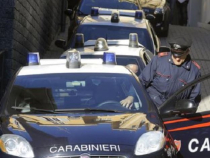 Un român și doi complici străini au jefuit un trecător cu un topor în Italia. Doi dintre ei au fost arestați