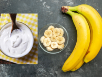 Vezi ce se întâmplă dacă amesteci jumătate de banană cu două linguri de iaurt. Un truc magic pe care trebuie să-l cunoști!