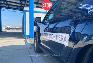 Autocar românesc ce se deplasa spre Italia, blocat la frontieră: Ce au găsit vameșii în bagaje i-au adus un dosar penal șoferului