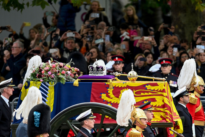 Înmormântarea Reginei: Imagini uimitoare din satelit au surprins sutele de mii de oameni aliniați pe străzi pentru a-și lua rămas bun de la monarh  Sursa foto  Inquam Photos / Eduard Vinatoru