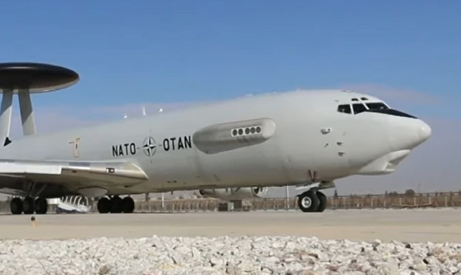 Avionul NATO01 survolează spațiul aerian al României: Cel mai urmărit zbor din lume
