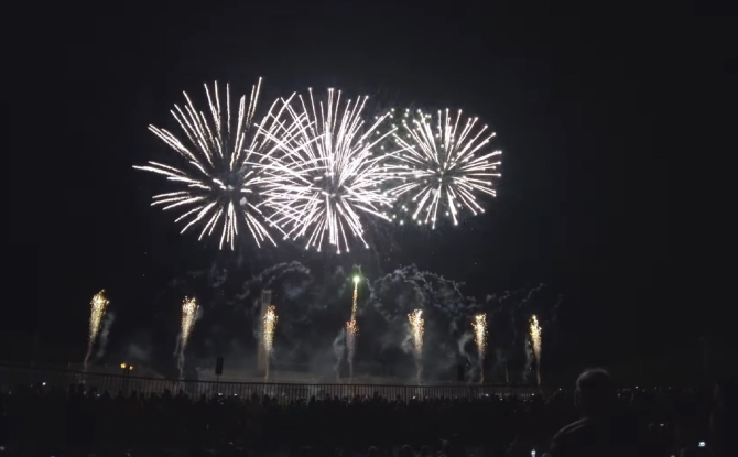 Campionatul Mondial de Artificii, în Germania. Mii de oameni au admirat magia de pe cerul Berlinului - VIDEO