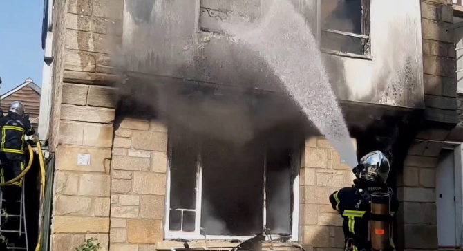 Franța. Incendiu violent, izbucnit la câteva imobile unde locuia și o familie de români: „Casele au fost distruse!”