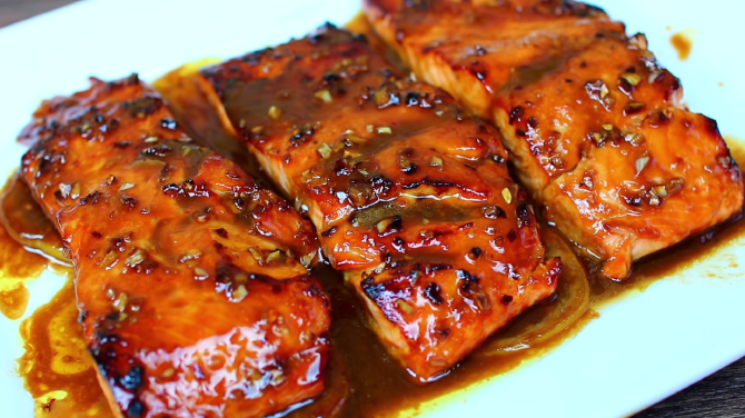 Marinadă de pește cu sos de soia și zahăr brun, o explozi de arome pentru papilele tale gustative / Foto: Captură video youtube