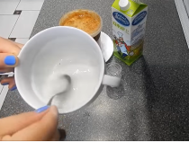 Amidonul, ingredientul secret al bunicii care rezolvă problemele casnice de zi cu zi: Amestecă-l cu lapte și ai un super-detergent