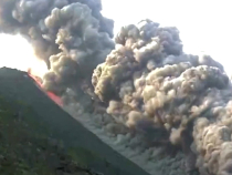 Vulcanul Stromboli a erupt, în Italia. Departamentul de Protecţie Civilă a ridicat nivelul de alertă: „Stați în case!” - VIDEO