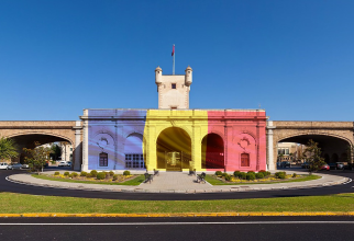Drapelul României va fi proiectat pe la Puertas de Tierra, zidul de intrare în orașul Cádiz, de 1 decembrie, pentru românii din Spania / Foto: Captură video youtube