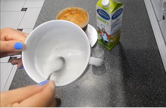 Amidonul, ingredientul secret al bunicii care rezolvă problemele casnice de zi cu zi: Amestecă-l cu lapte și ai un super-detergent