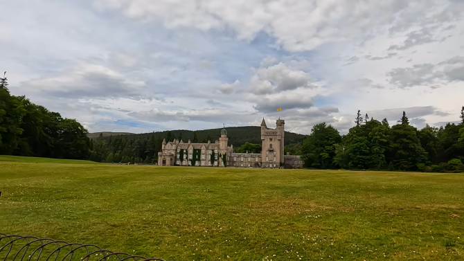 Regele Charles vrea să transforme castelul Balmoral într-un memorial public al Reginei pentru vizitatori / Foto: Captură video youtube