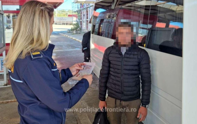 Microbuz, în drum spre Italia, verificat la frontieră. Un pasager, prins pe picior greșit. Sursa foto: Politia de Frontiera