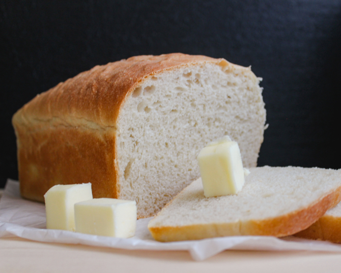 Cea mai bună pâine de casă cu foarte puține calorii. Rețeta aceasta îți permite să te bucuri de pâine fără să te îngrași! / Foto: Unsplash