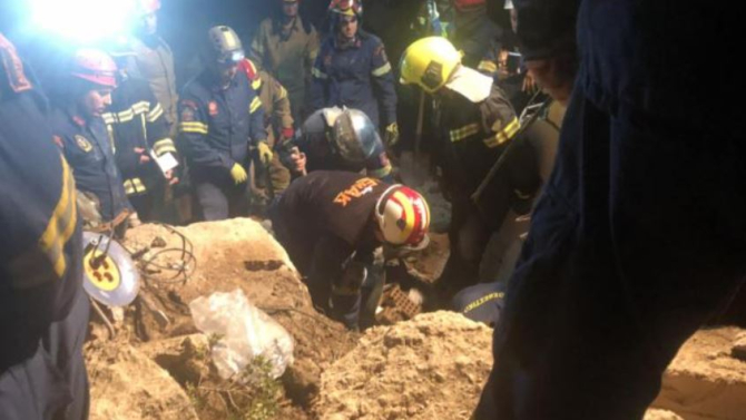 O turistă, ucisă de o alunecare de teren în Creta. Băieţelul ei, de nouă ani, a fost rănit ușor. Sursa foto: efsyn.gr