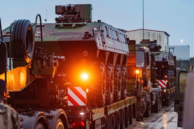 Operaţia „Balaur”: Convoaie cu tehnică militară franceză au intrat în România. FOTO: Facebook MApN