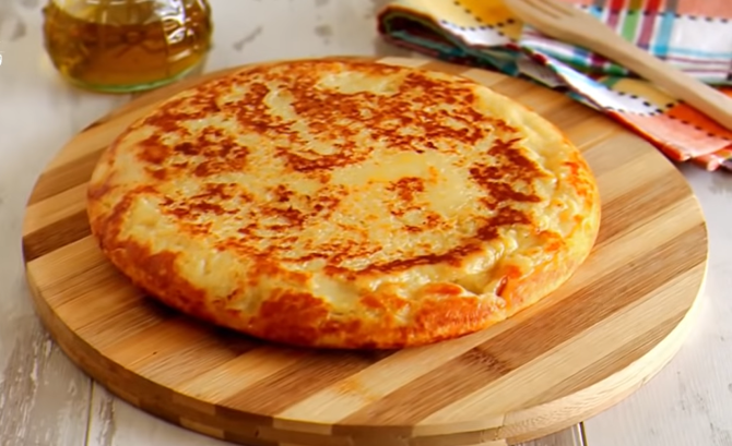 Pizza cu cartofi umpluți, un deliciu ușor de făcut: Familia va cere mereu această rețetă la cină