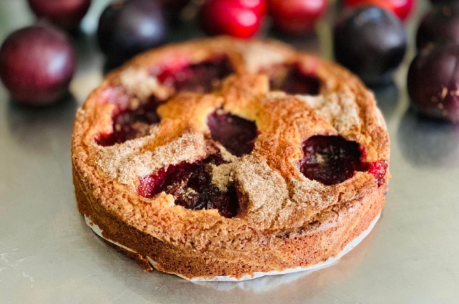 Prăjitură fabuloasă din prune și ricotta, fără făină și fără praf de copt. Se va terminat instantaneu. Sursa - pixabay.com