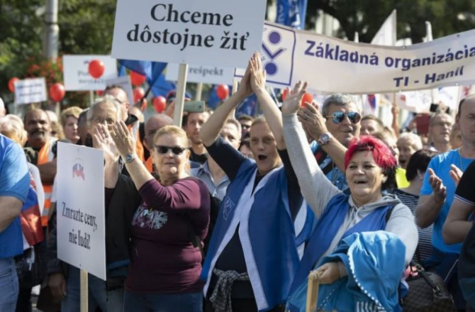 Protest împotriva sărăciei la Bratislava. Sursa foto: postoj.sk
