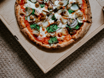 Pizza de casă, plină de legume. O rețetă simplă și perfectă pentru post / Foto: Unsplash