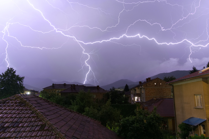 Vreme rea, alertă galbenă în 8 regiuni din Italia: dublu ciclon de furtună