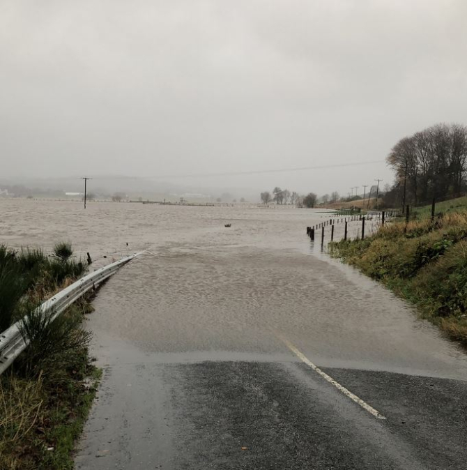 Ploi abundente și inundații în Marea Britanie. Sute de persoane au rămas fără curent. Susra foto: twitter