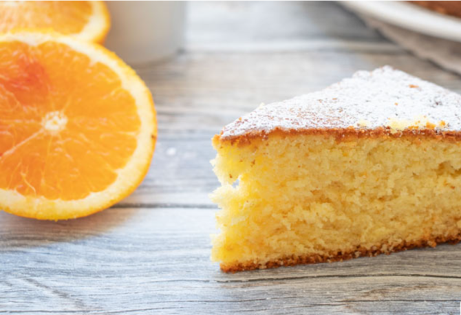 Prăjitură pufoasă cu iaurt și portocale - un desert "light" pe care-l poate face oricine